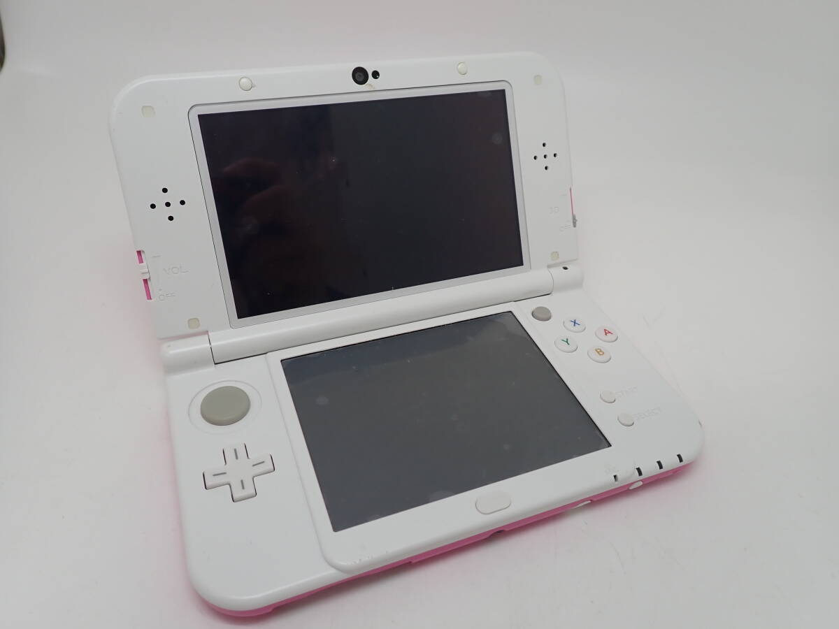 44855 ★ Nintendo 任天堂 3DS LL ピンク×ホワイト RED-001 初期化済み 充電コード付 おまけカセット付 ★ 中古品 動作確認済みの画像2
