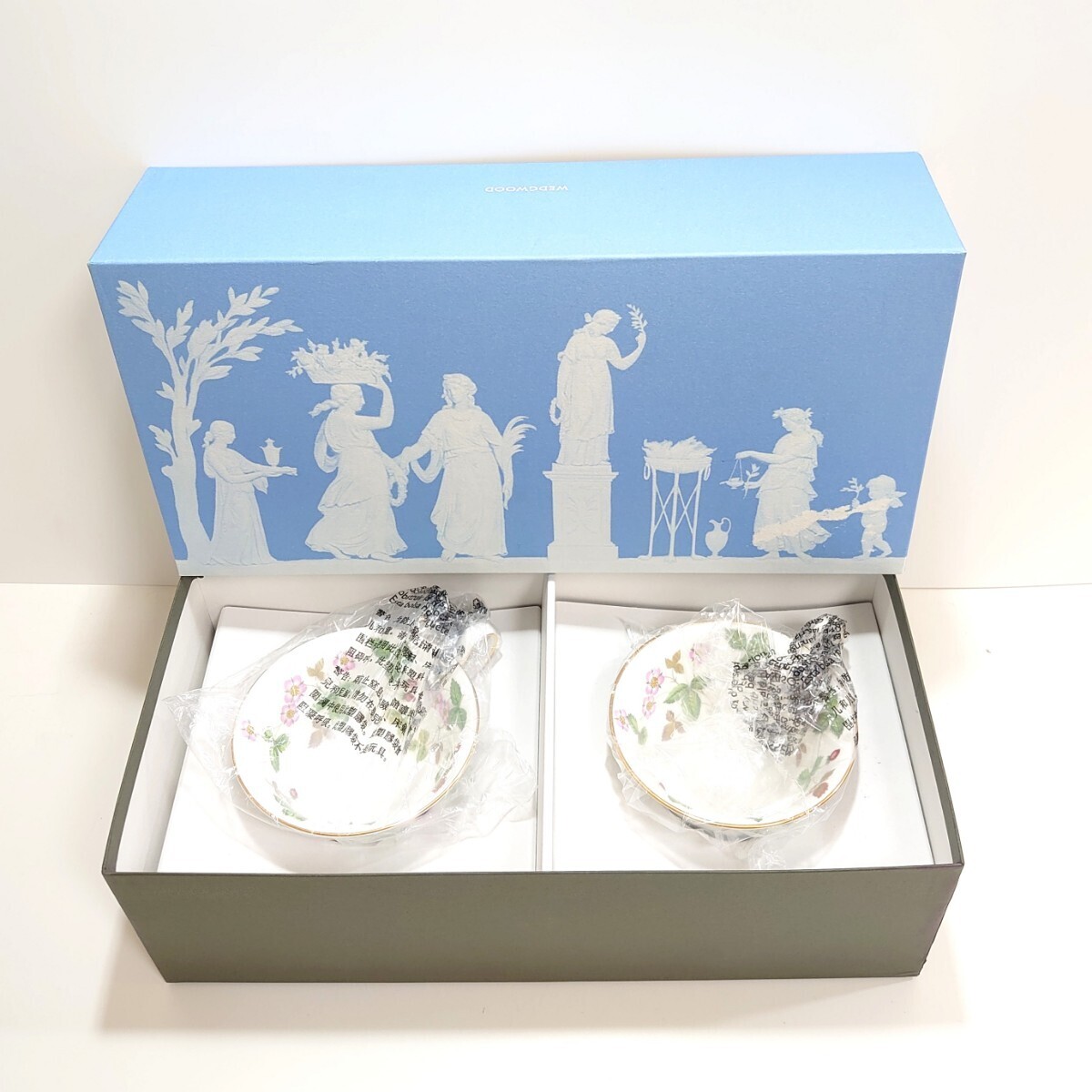 未使用 英国製 Wedgwood ウェッジウッド ワイルドストロベリー 2客 ペア ティーカップ＆ソーサー ピオニー 食器 インテリア 新品 箱付き_画像3