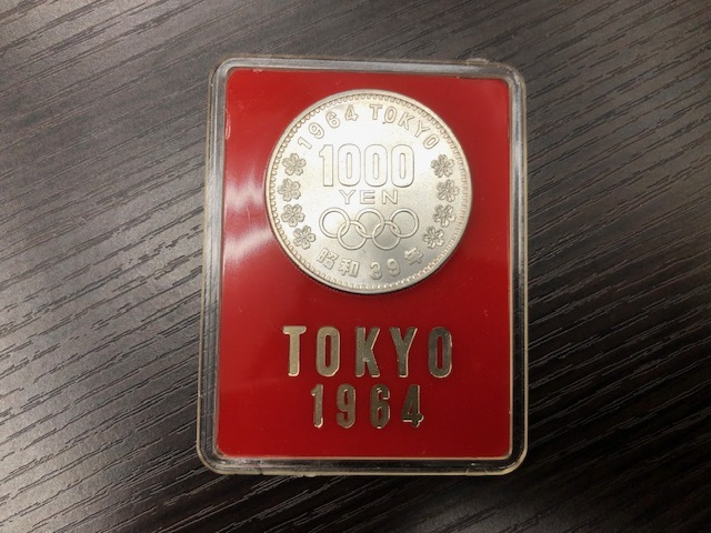 『古銭 東京オリンピック 記念硬貨 2枚セット 1000円 100円 銀貨 ケース入り 千円 百円 1000円銀貨 オリンピック 五輪 レターパックプラス_画像3