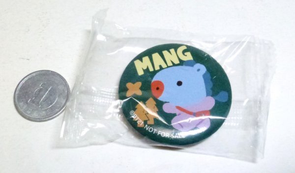 （4Bd）くら寿司　ビッくらポン　BT21 缶バッジ　「MANG」_画像1