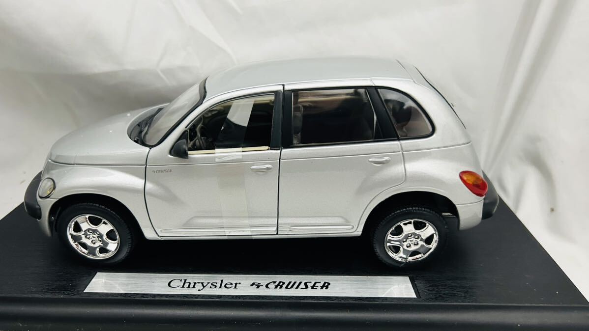 Chrysler PT CRUISER Maistミニカー 1:18 の画像6