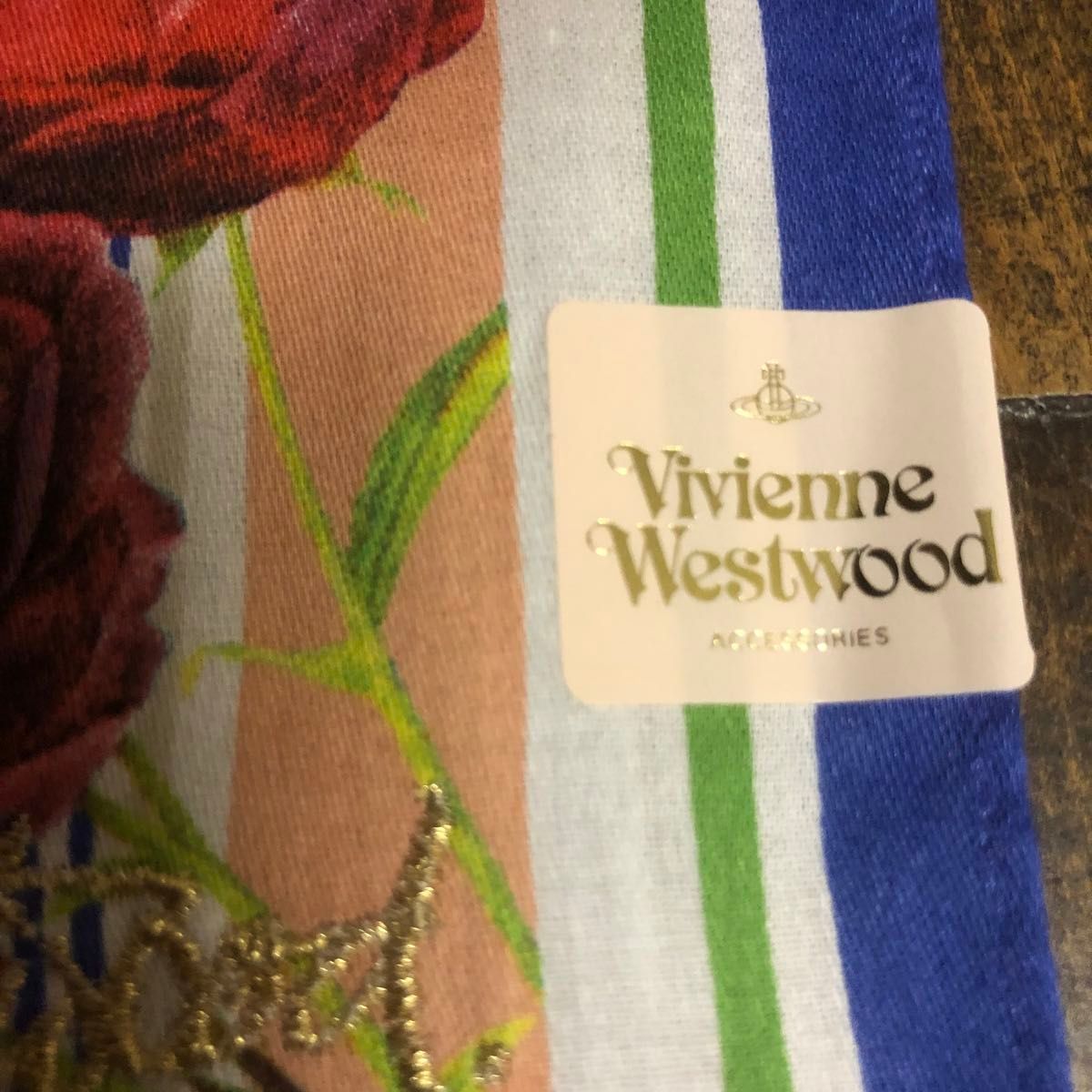 ヴィヴィアンウエストウッド　ハンカチ　未使用VivienneWestwood 花柄　薔薇　バラ　ばら　ローズ ブランドハンカチ