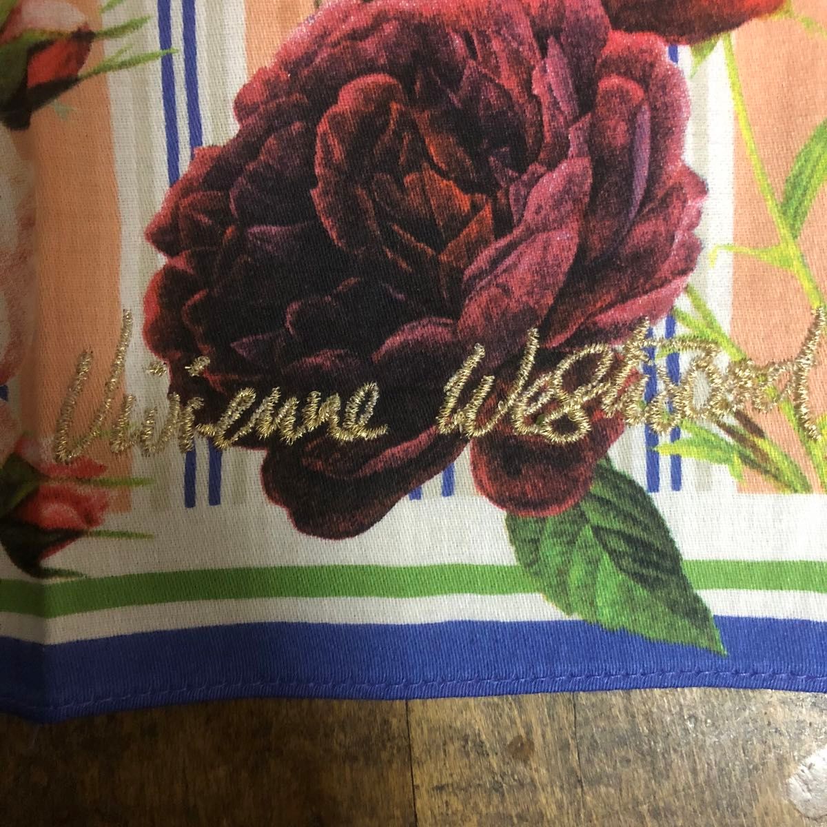 ヴィヴィアンウエストウッド　ハンカチ　未使用VivienneWestwood 花柄　薔薇　バラ　ばら　ローズ ブランドハンカチ