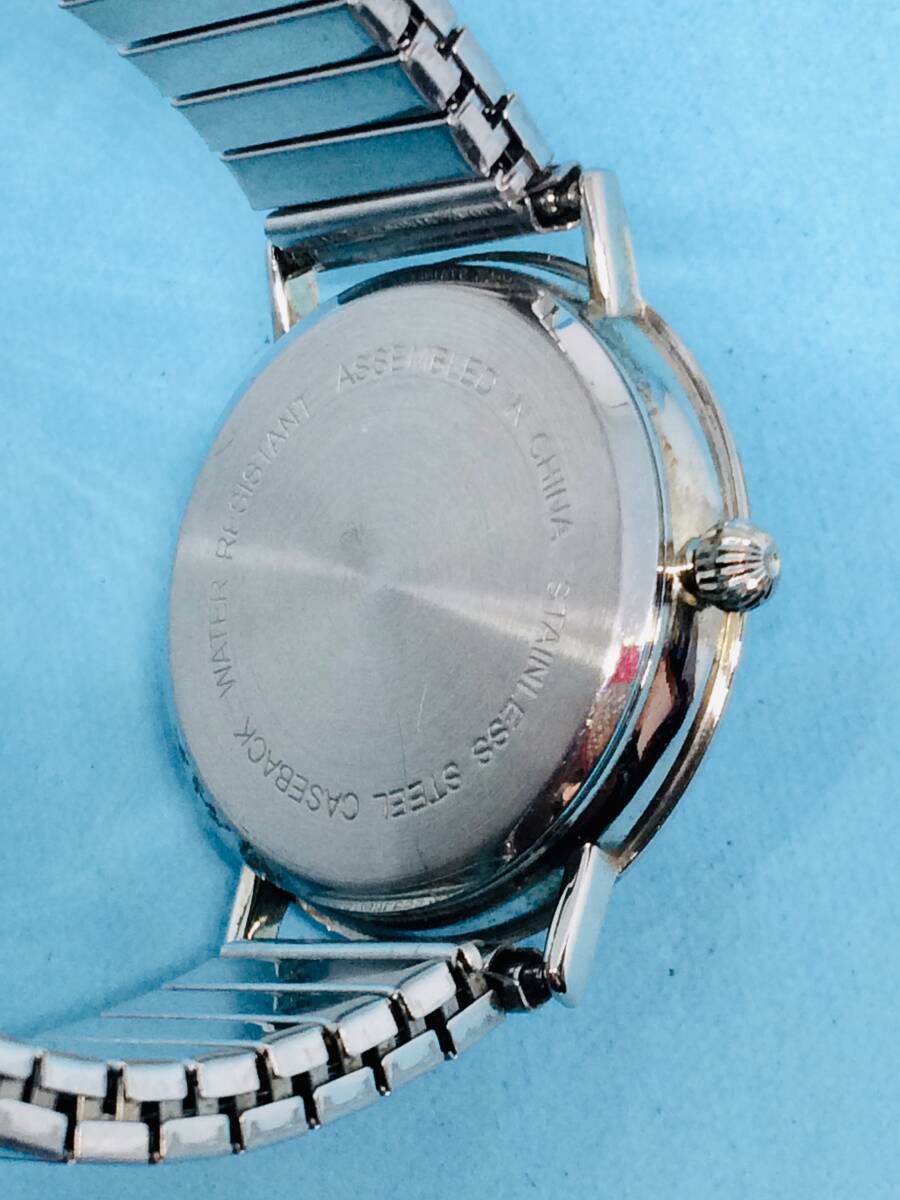 (E23)シックな(*'▽')NICOLA・VALENTINO（電池交換済み）シルバー・メンズ腕時計USED（送料全国一律185円）素敵な時計です。_電池交換・クリーニング済み