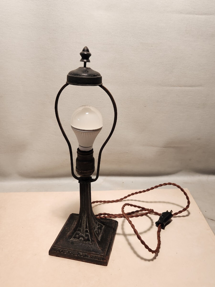 希少品 鉄製電気スタンド 昭和レトロ アンティーク 照明 卓上ランプ テーブルランプ スタンドライト ランプ レトロの画像1