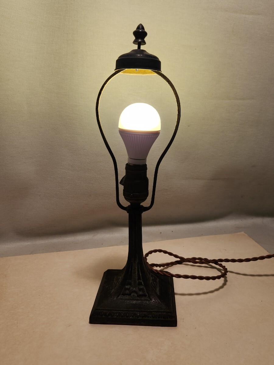 希少品 鉄製電気スタンド 昭和レトロ アンティーク 照明 卓上ランプ テーブルランプ スタンドライト ランプ レトロの画像2