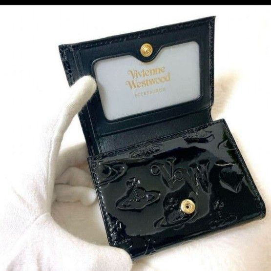 【新品未使用】Vivienne Westwood エナメル ブラック 三つ折財布 プレゼント 　大人気　おしゃれ