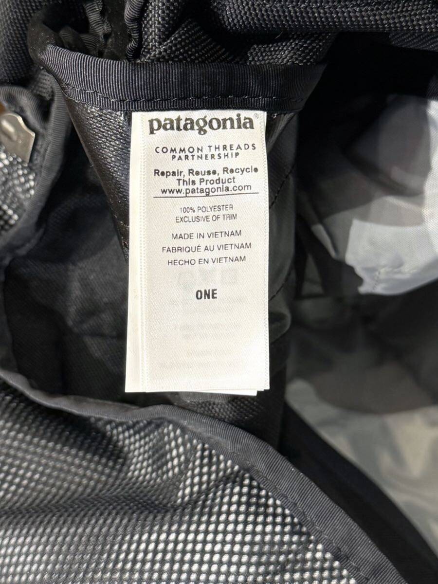 新品同様 2015 PATAGONIA BLACK HOLE DUFFUL BAG 55L Blackパタゴニア ブラックホールダッフルバッグ バックパック ボストン 登山 キャンプの画像7