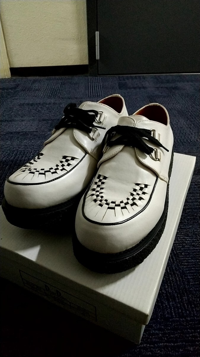 靴 ラバーソール ロック パンク系  白と黒 サイズ42 未使用品 長期保管品 2点セットの画像2