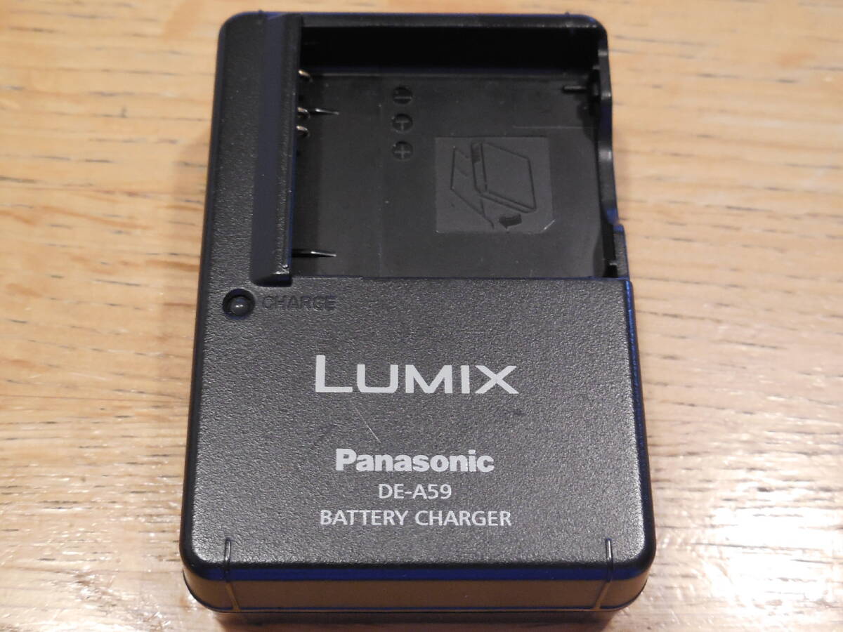 Panasonic パナソニック LUMIX 充電器 DE-A59 中古品の画像1