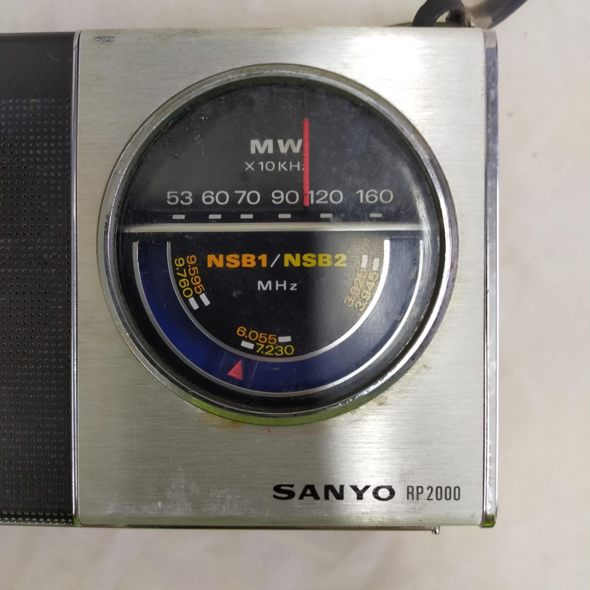 FG931 RP2000 ラジオ NSB CRYSTAL TUNING MW X10KHｚSANYO 電池を入れて音（ノイズ）は確認済_画像9