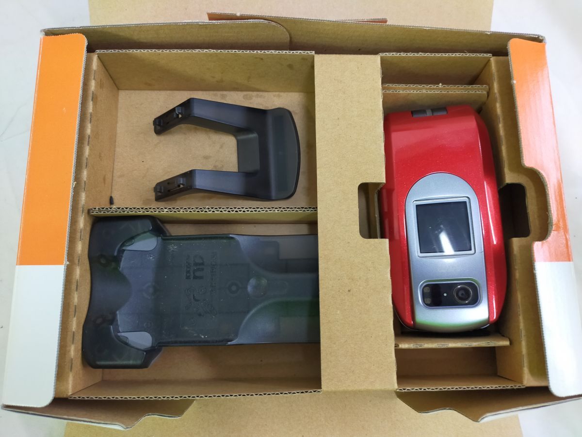 FG826 au WIN W21S Sony Ericsson エナジーレッド 初期化済 外箱、内箱、説明書、付属品有りの画像9