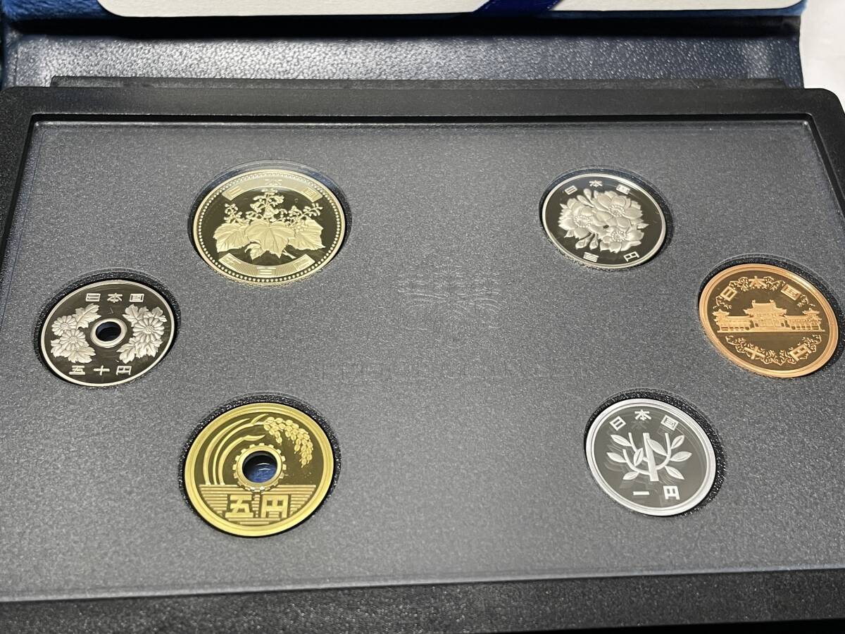 通常プルーフ貨幣セット 特年　2010年（平成22年）銘板有・無のペアー2点 まとめ リーフレット付き　記念硬貨 _画像7