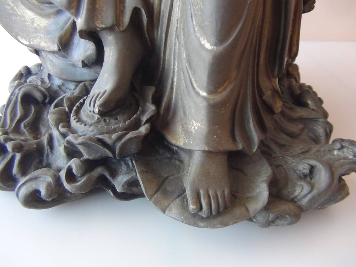 仏像 何かの神様 たぶん真鍮製 精巧に作られてます 重さ3.3kg 中古品 現状品_画像9