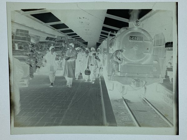 No.699●鉄道写真ネガ●上野駅 蒸気機関車C6219●1950年2月撮影●ブローニーフィルム_画像2