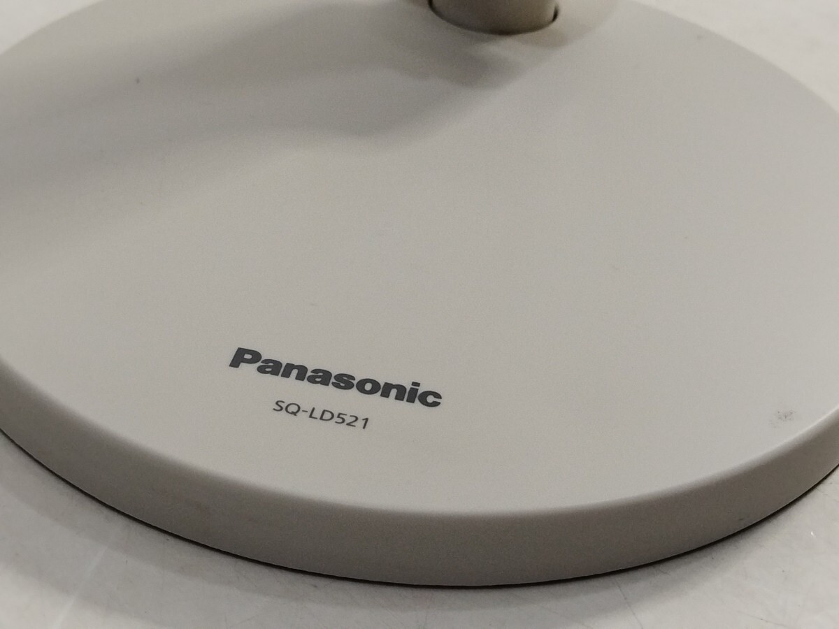 管理0911 Panasonic パナソニック SQ-LD521 LED照明器具 デスクライト ホワイト スタンド 照明 動作確認済み 現状品_画像5