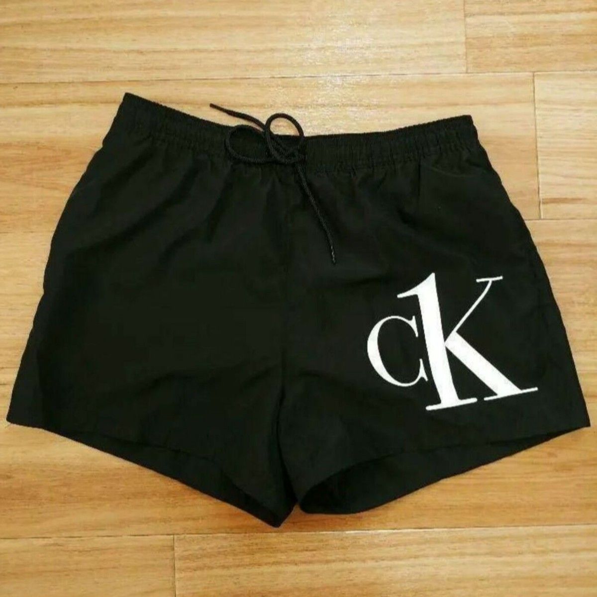 海外限定 新品未使用品 Calvin Klein ショーツ 海パン ブラック｜Yahoo