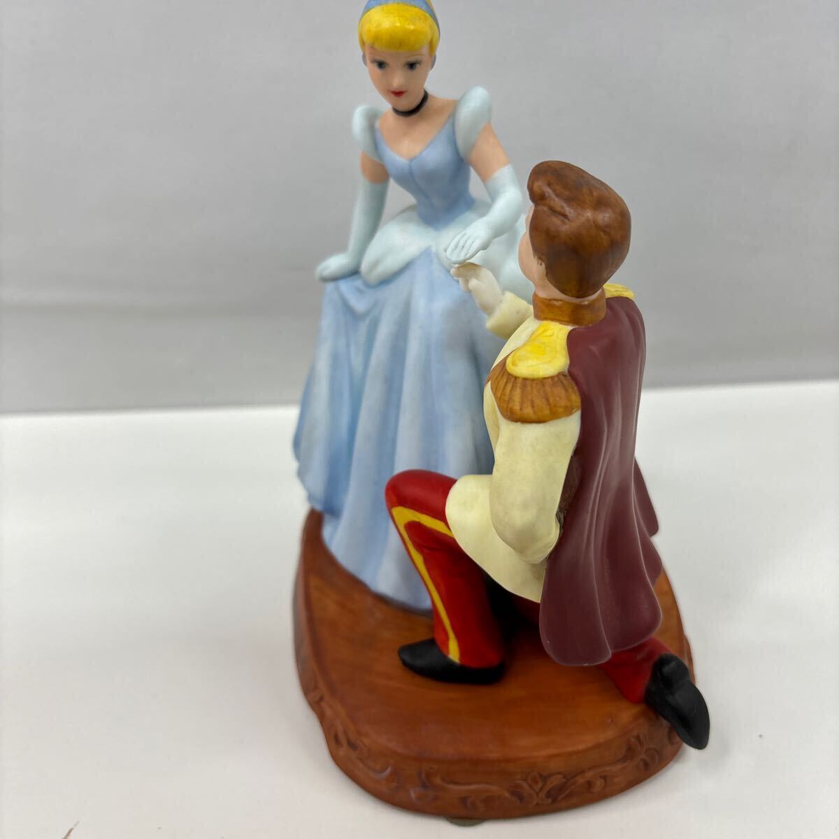 [ working properly goods ]sinterela music box Disney doll objet d'art ornament ceramics doll (924)