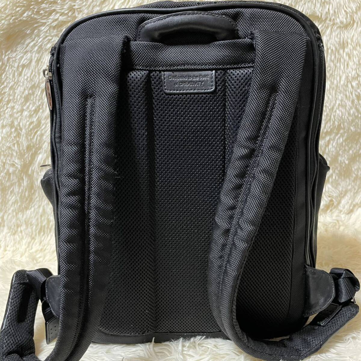 極美品 ●TUMI トゥミ リュック バックパック ビジネスバッグ クリエイティビティ 黒 ブラック レザー バリスティックナイロン A4 大容量_画像3