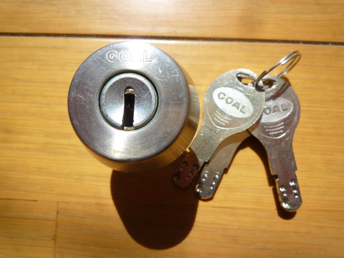 ＧＯＡＬ製 シリンダー 鍵（純正４本付き）の画像1