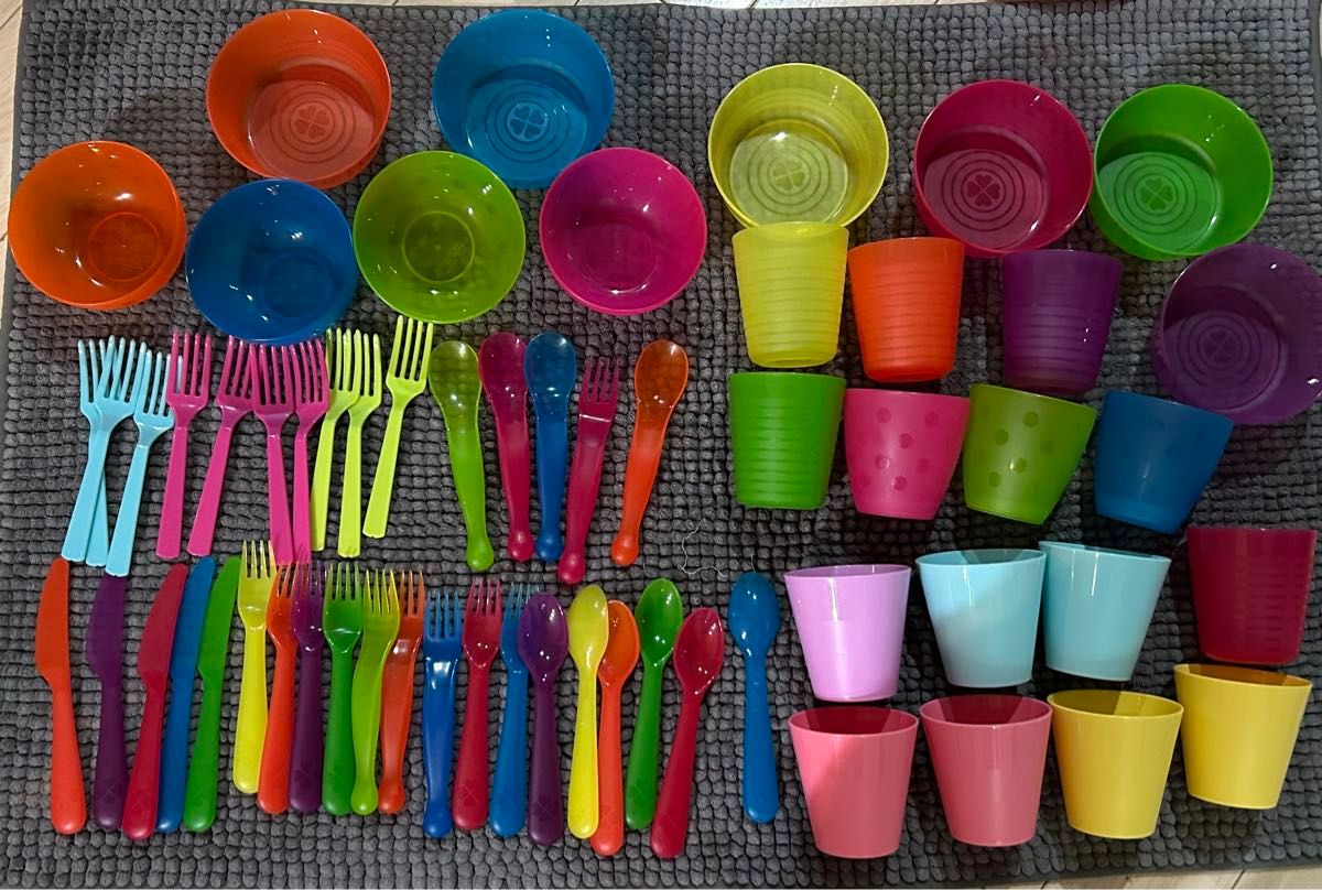 プラスチック食器　容器　皿　コップ　フォーク　ナイフ　スプーン　IKEA カラフル　子供　キャンプ　おままごと　パーティー　大量