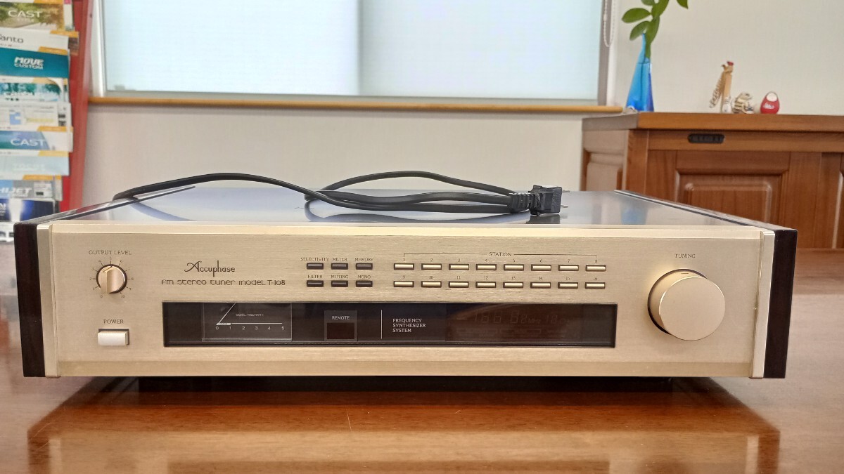  Accuphase FM tuner T-108 Accuphase