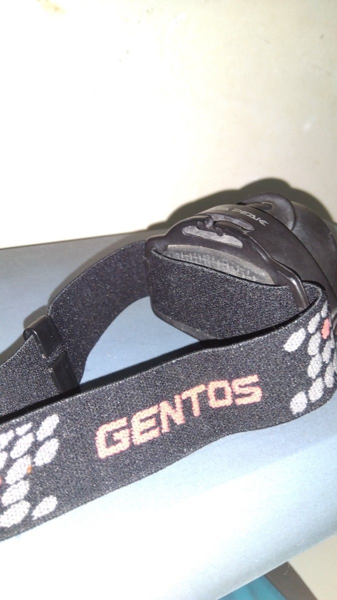 LEDヘッドライト GENTOS 乾電池兼用