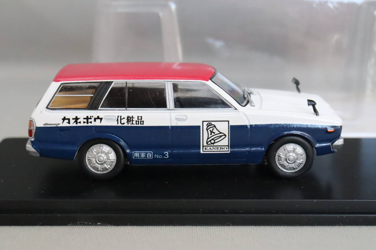 アシェット 懐かしの商用車コレクション ダットサン サニー バン VB310 1977（カネボウ化粧品サービスカー仕様）1/43スケールの画像3