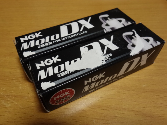 即決 NGK 日本特殊陶業 2輪専用スパークプラグ MotoDX CPR6EDX-9S 2本セット 未使用品 パッケージ難あり 定形外郵便送料140円_画像1