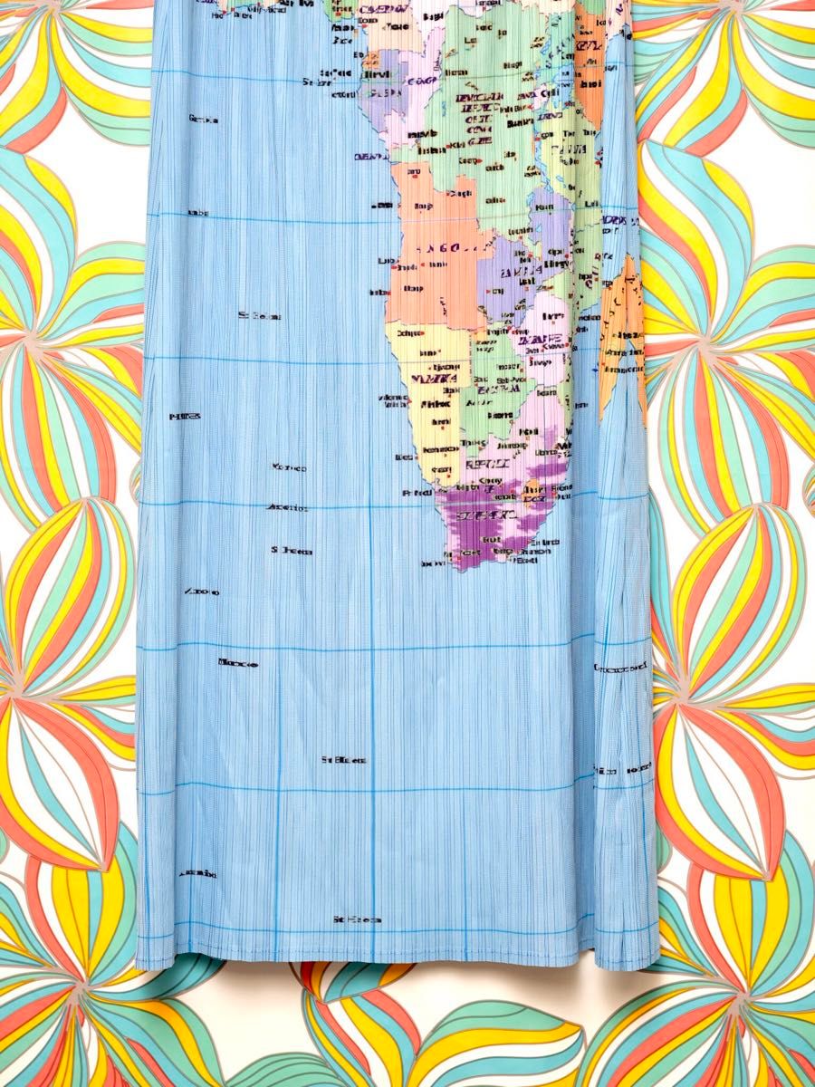 プリーツ　ロングスカート　地図柄　フリーサイズ　pleats ヴィンテージ　レトロ　水色　レディース　総柄　カラフル