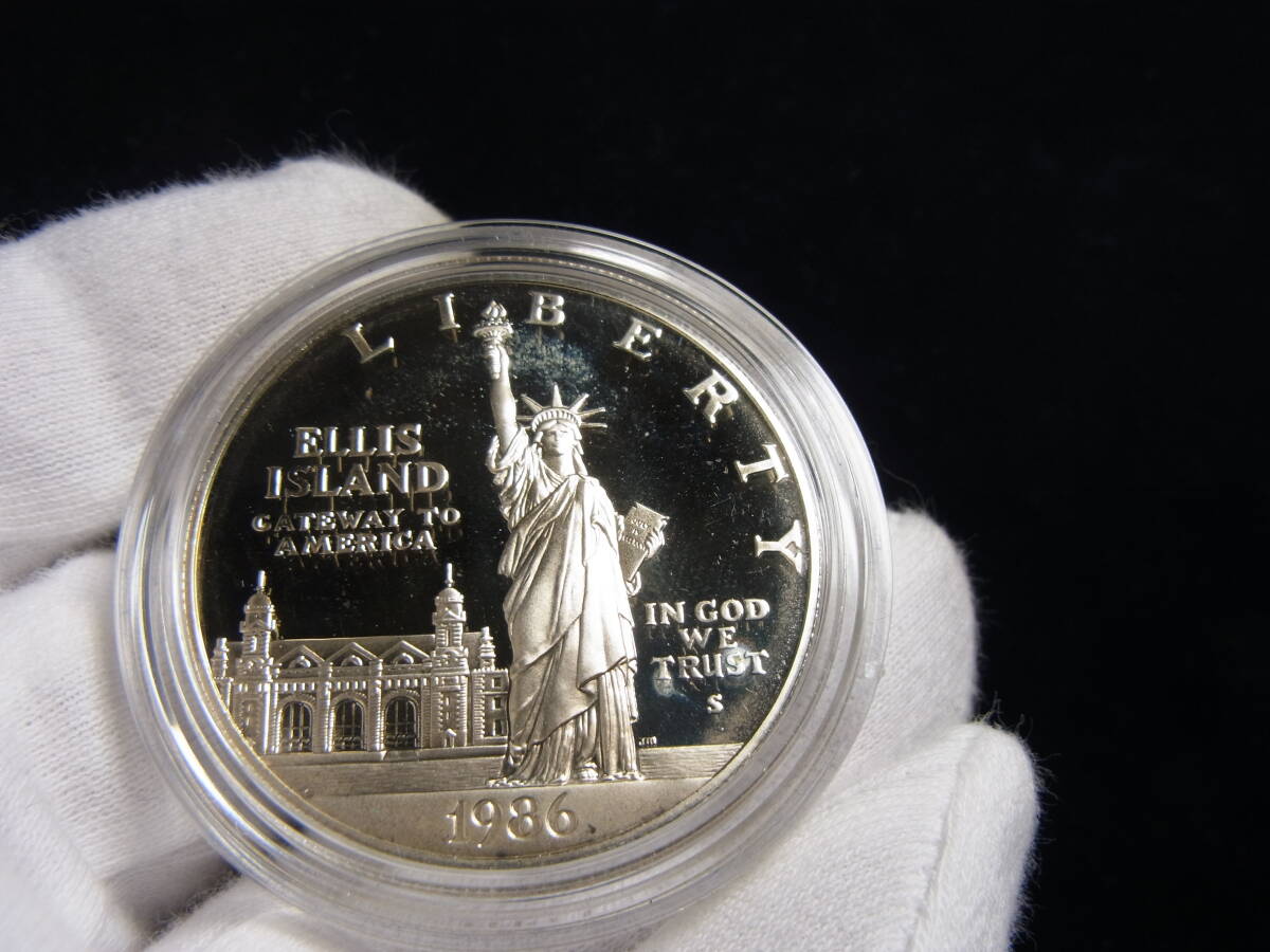 保証書(泰星スタンプコイン)付　アメリカ　自由の女神　1986年　プルーフ銀貨　ケース、箱付_画像2