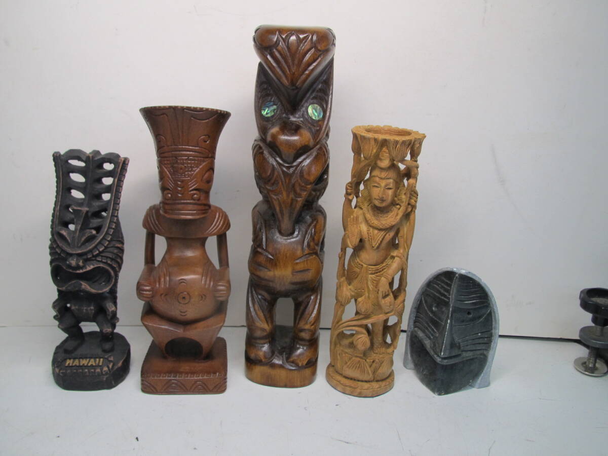ハワイ アジア他 海外民芸品 木彫り 石　人形 神 仏像 5点まとめて_画像1