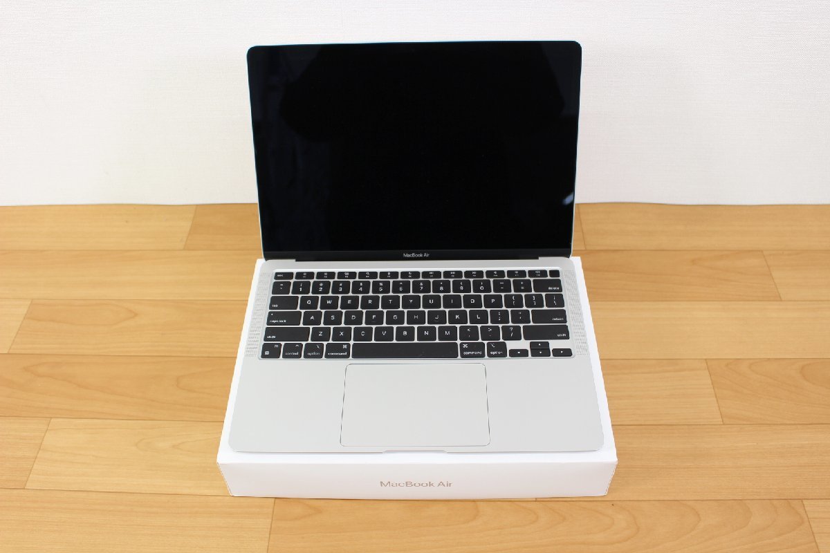 △現状品△ Apple MacBookAir 10.1(M1, 2020) 13.3 KB-US　簡易チェック インカメラ× 初期化済 箱付 Monterey/M1/16GB/256GB (2754129)_画像1