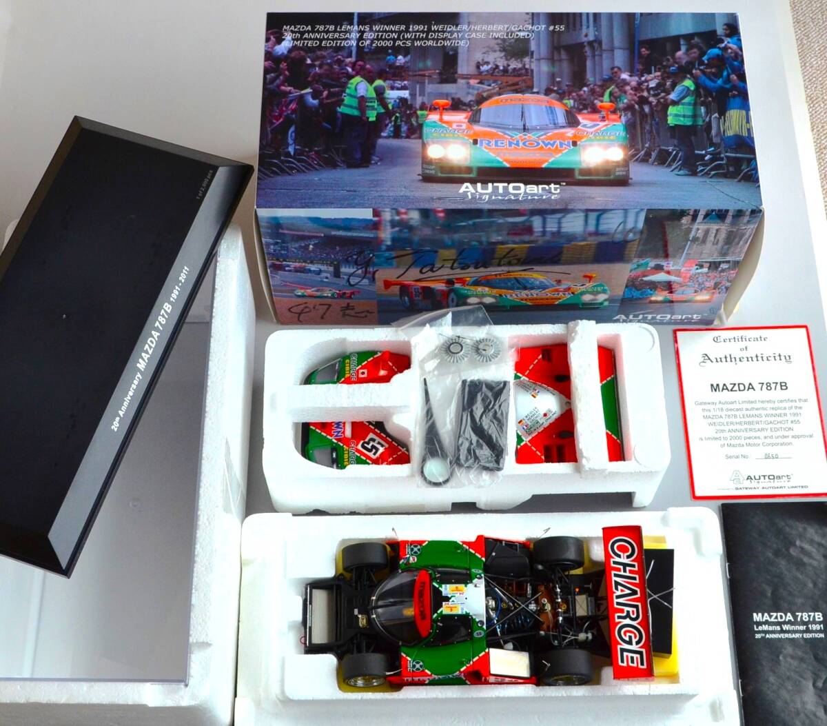 MAZDA 787B LE Mans Winner 1991 20th Aniversary EDITION 元箱付 AUTO art signature オートアート　１／１８ シリアルナンバー　美品_元箱前にサインが入っています