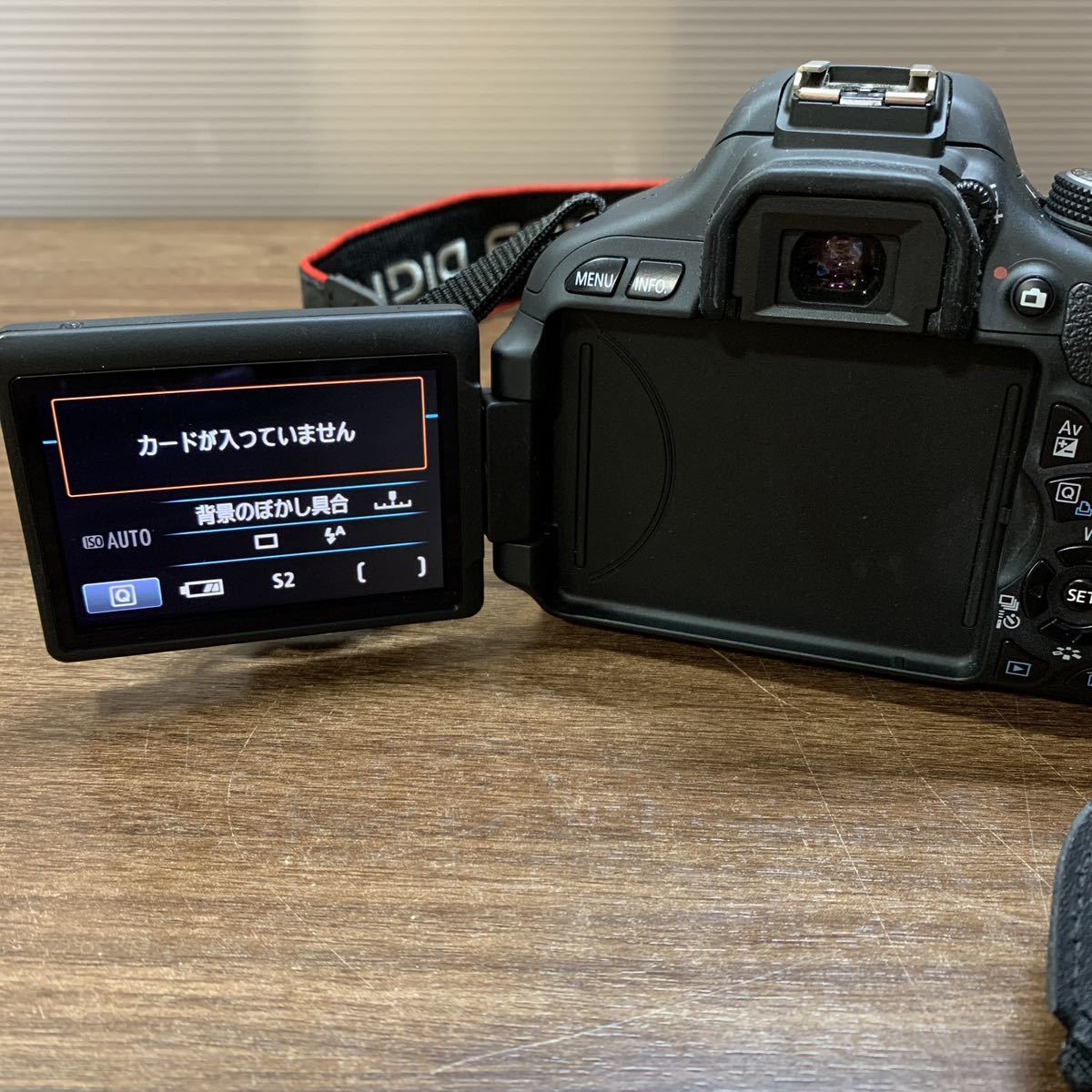 Canon/キャノン デジタル一眼レフカメラ EOS Kiss X5 美品 バッテリー充電付 LC-E17 趣味 コレクション (石680_画像6