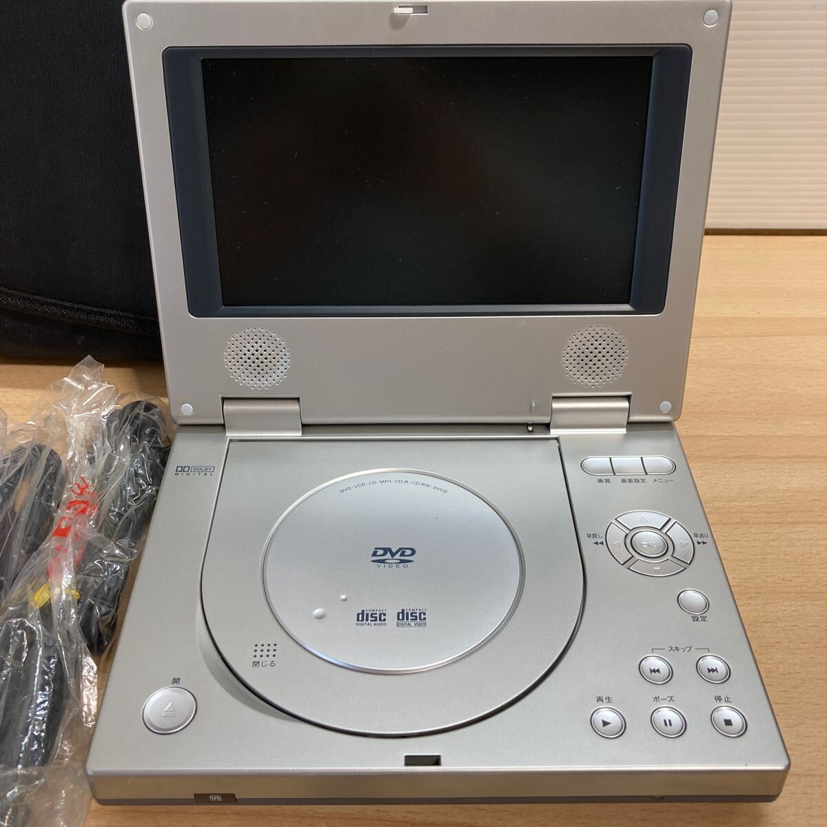 1円スタート AIRIS ７インチ ポータブルDVDプレーヤーDVD-300P ※ACアダプター欠品 収納バッグ付き (2-4)_画像2