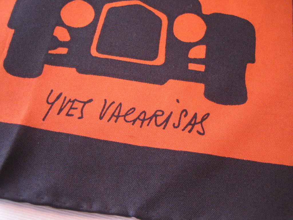 ＊＊-＊＊ Yves Vacarisas ビンテージスカーフ クラッシクカー 車 シルク 男女兼用_画像3
