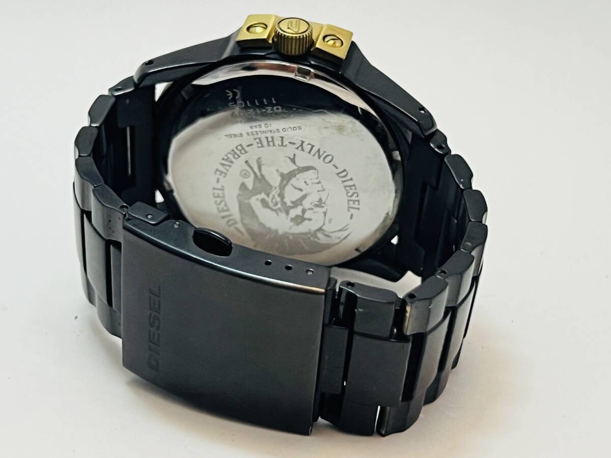 動作未確認 DIESEL ディーゼル DZ-1209 メンズ クォーツ 腕時計 黒文字盤 ゴールドの画像6