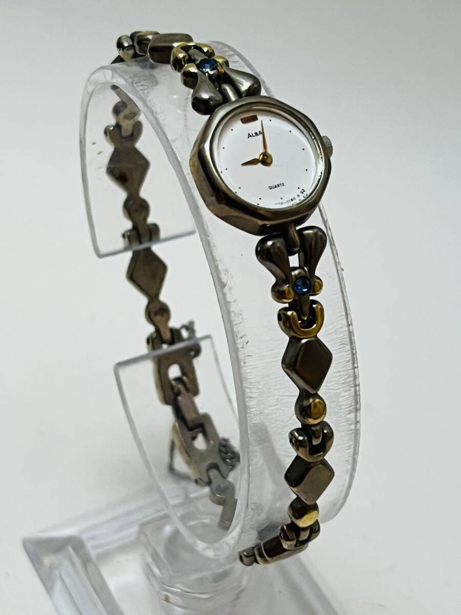動作未確認　SEIKO セイコー ALBA アルバ 白文字盤 ブレスウォッチ Y520-0080 レディース女性腕時計 コンビ クォーツ_画像2