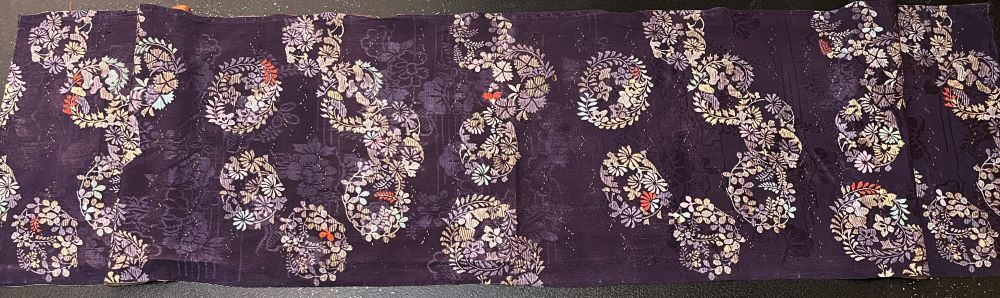 【古布＊縮緬＊和素材】紋縮緬＊刺繍の花丸紋様、36ｘ148＊手作り＊市松人形＊パッチワーク＊縮緬細工＊雛節句＊昭和レトロ_36ｘ148