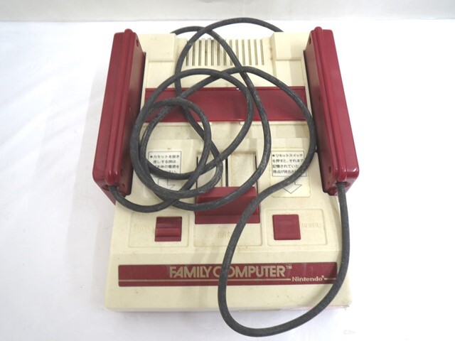 ◎K77937:Nintendo 任天堂 ファミリーコンピュータ HVC-001 本体 ソフト カセット 3本 おまとめ 箱 取扱説明書付き 動作未確認 ジャンクの画像3
