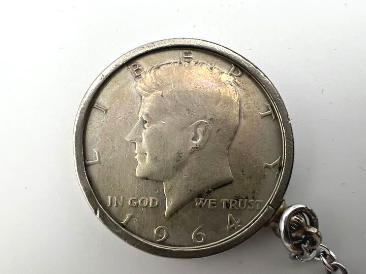 ▲A78054-1:JOHN F.KENNEDY MEMORIAL HALF DOLLAR ケネディ コイン アメリカ 記念硬貨 メモリアル ハーフ 2枚 中古の画像4