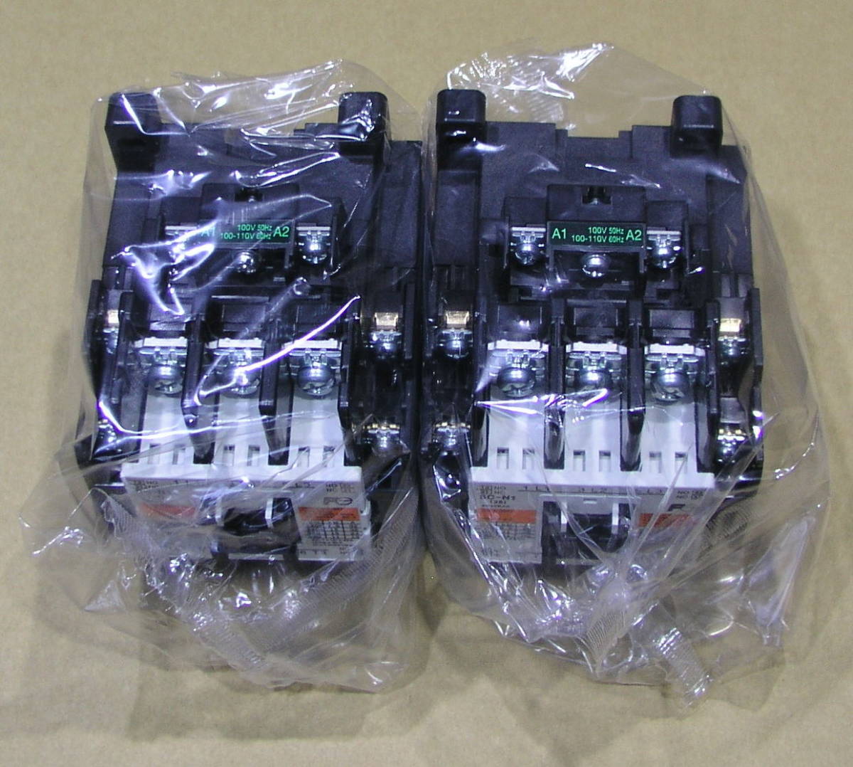FUJI 富士電機 標準型電磁接触器 SC-N1コイルAC100～110V 2個セット 補助接点2a2b 端子カバー無し 未使用の新品 123 の画像2