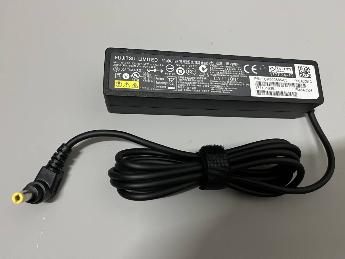 新品 富士通 ARROWS Tab用 ACアダプタ FMV-AC342A 19V-3.42A 外径3.5mm/内径1.35mm_画像2