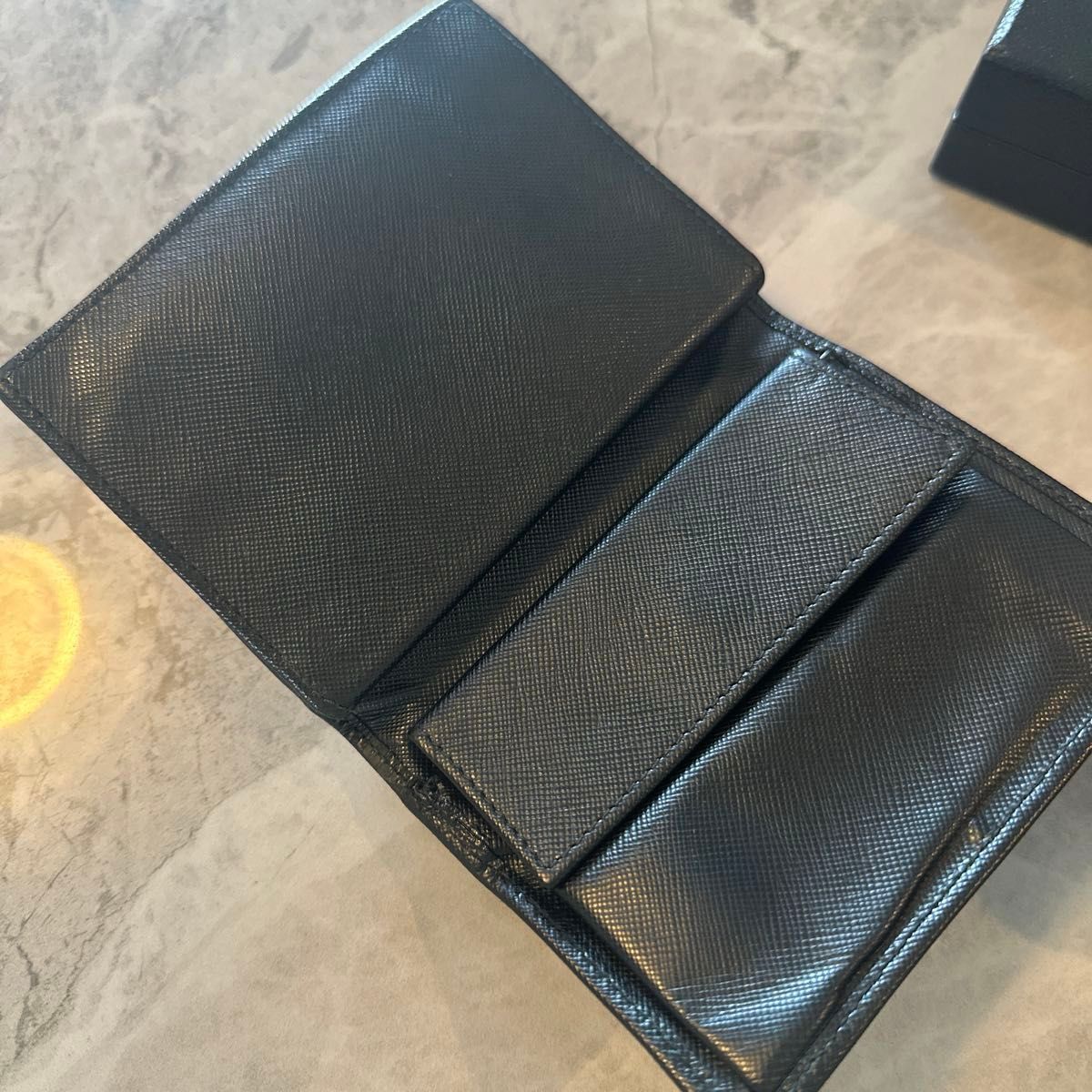 【箱付き】PRADA プラダ 二つ折り財布 レザー 黒 ブラック サフィアーノ メタル SAFFIANO METAL NERO