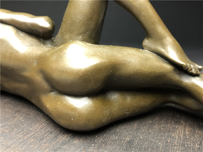 銅製 西洋美術 ブロンズ 女性像 抱き合う男女 女神 ヌード 女性 少女 美人 裸婦 仏像 置物  重さ約1006ｇ 木台付きの画像6
