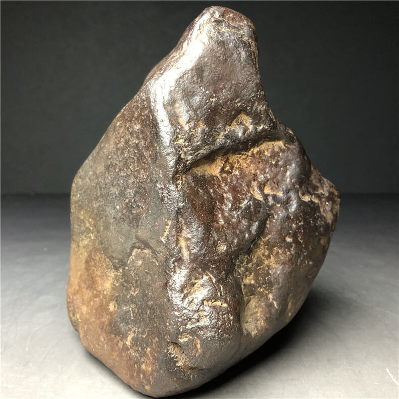 隕石・鉄隕石・磁石にくっつく・原石　マダガスカル　重さ約3899グラム_画像2