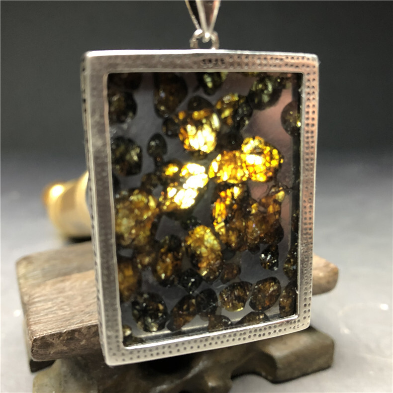 keniaSerichopala site meteorite se Rico meteorite stone iron meteorite high quality meteorite meteorite coating ending pendant weight 20 gram also box 