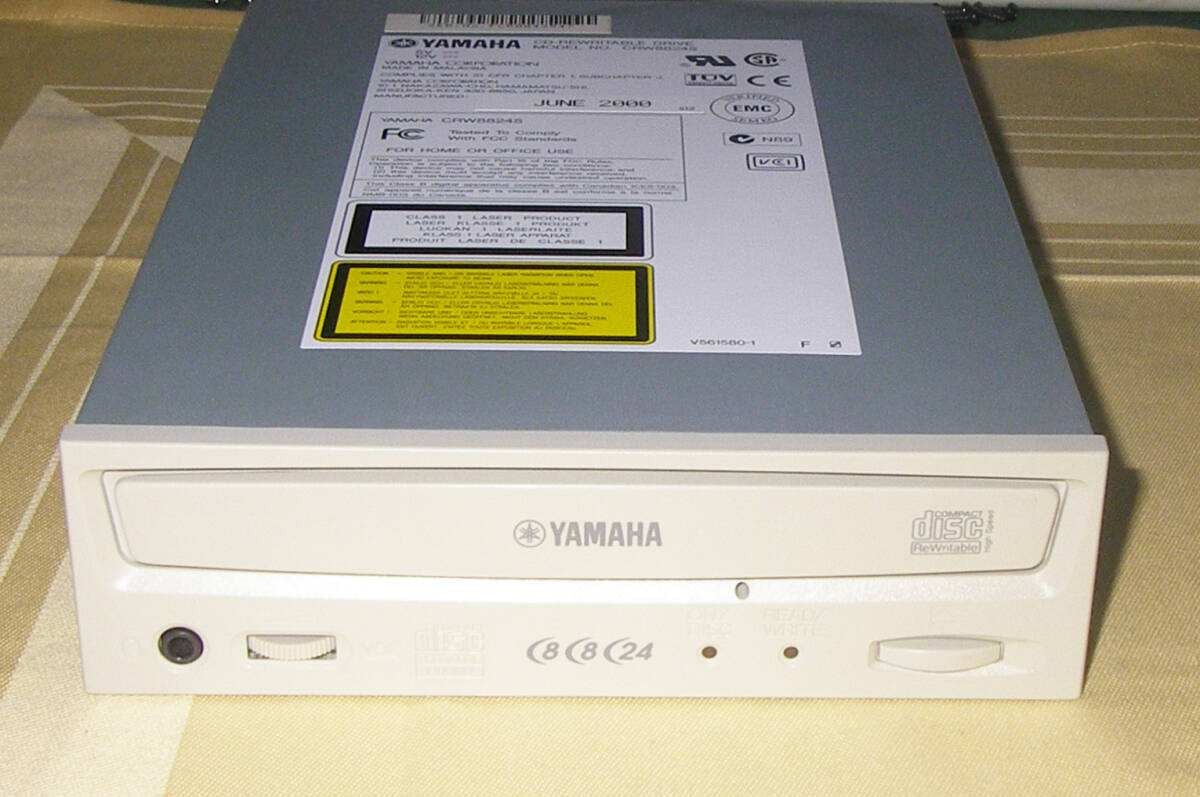 ★YAMAHA CRW8824S SCSI 50 Pin CD-REWRITABLE DRIVE★OK!!★MADE in JAPAN★の画像1