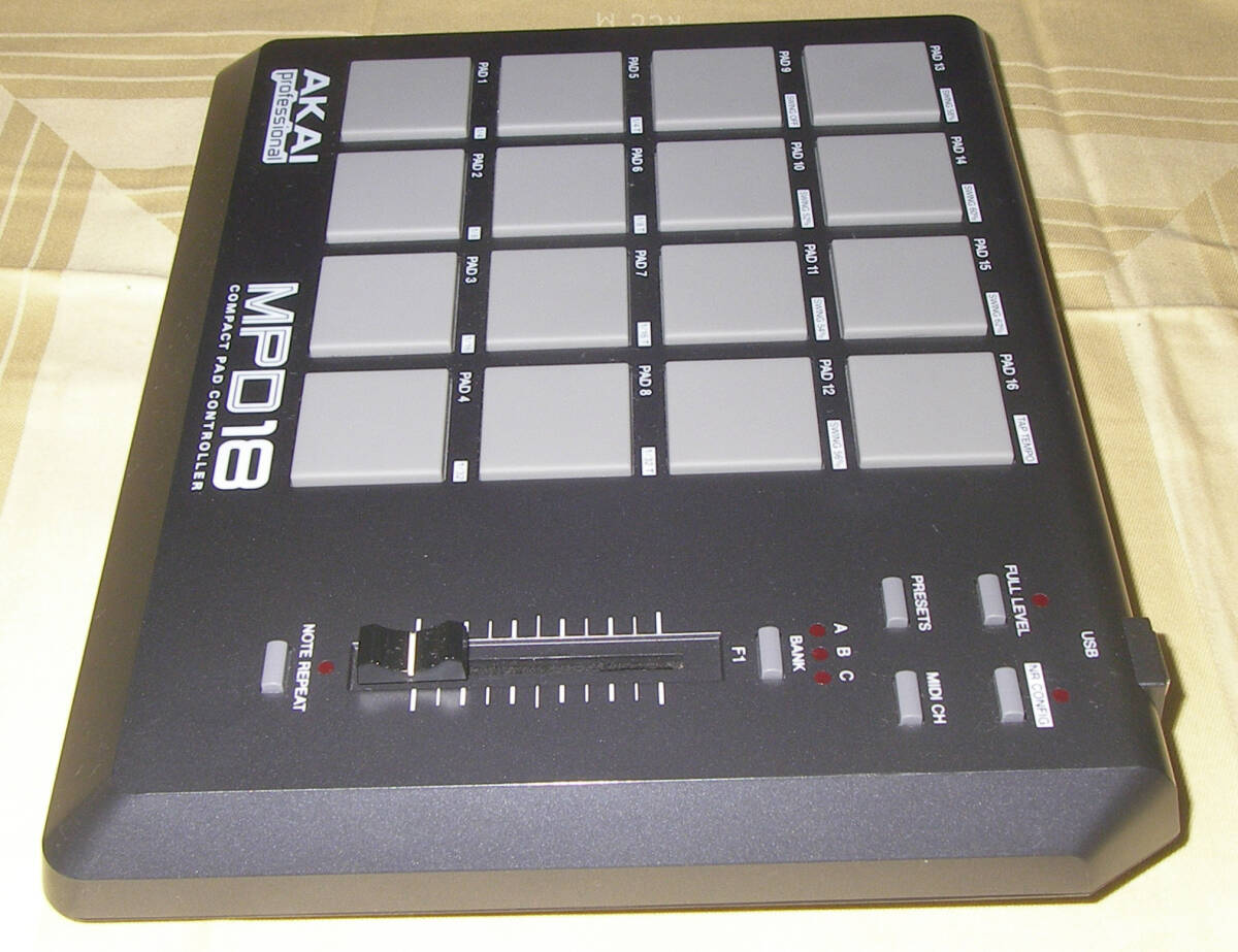 ★AKAI MPD18 USB COMPACT PAD CONTROLLER★OK!!★_画像6